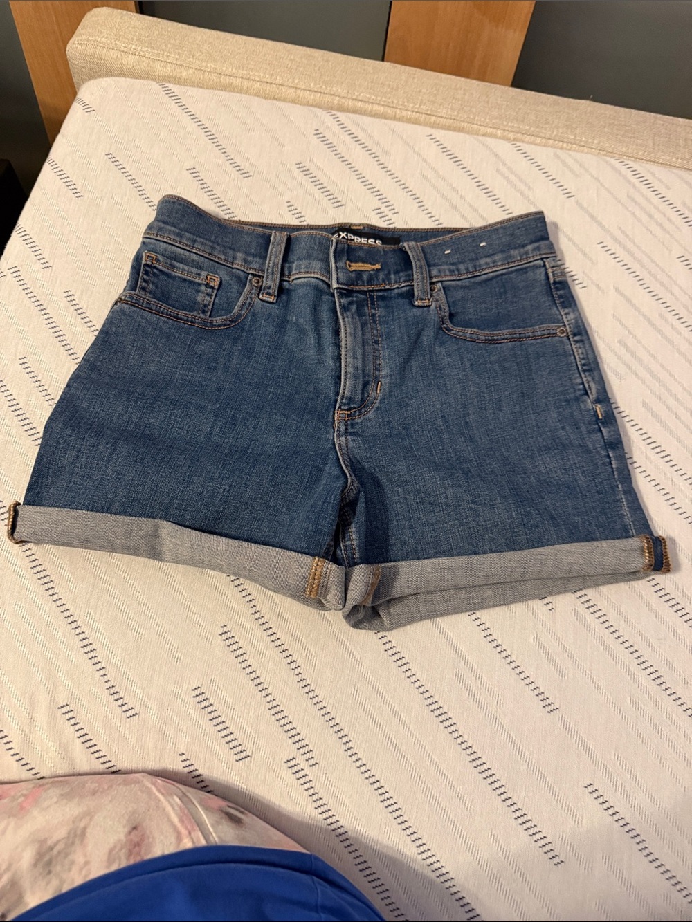 Express Denim Rolled-Cuff Jean Shorts - Blue